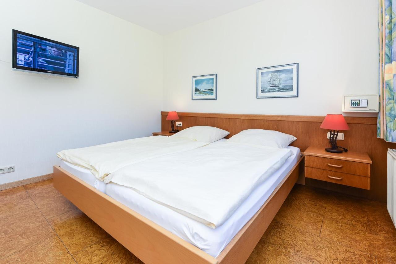 Hotel-Pension Stoertebeker 벤세르시엘 외부 사진