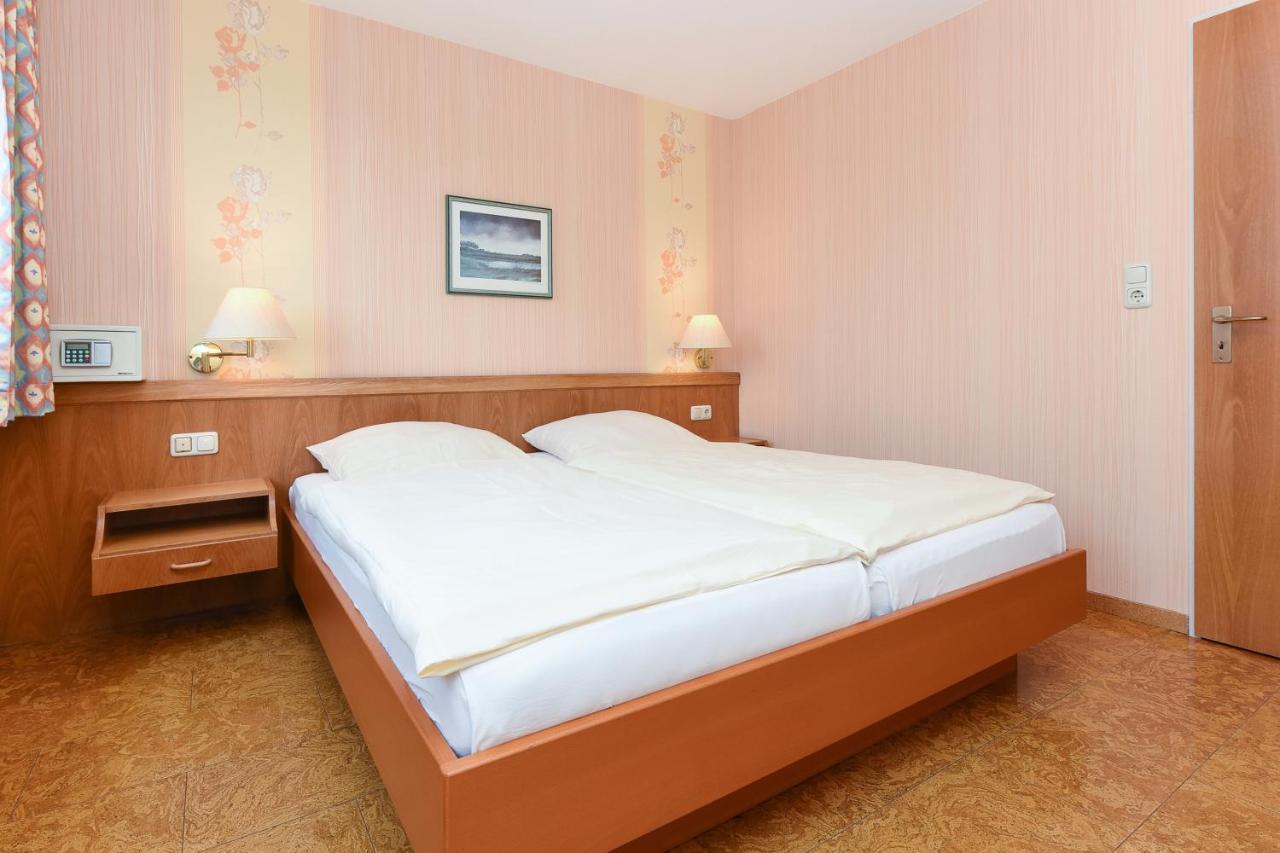 Hotel-Pension Stoertebeker 벤세르시엘 외부 사진