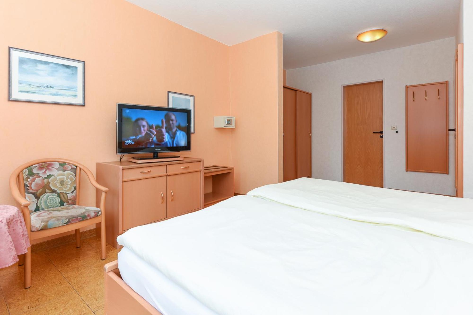 Hotel-Pension Stoertebeker 벤세르시엘 외부 사진